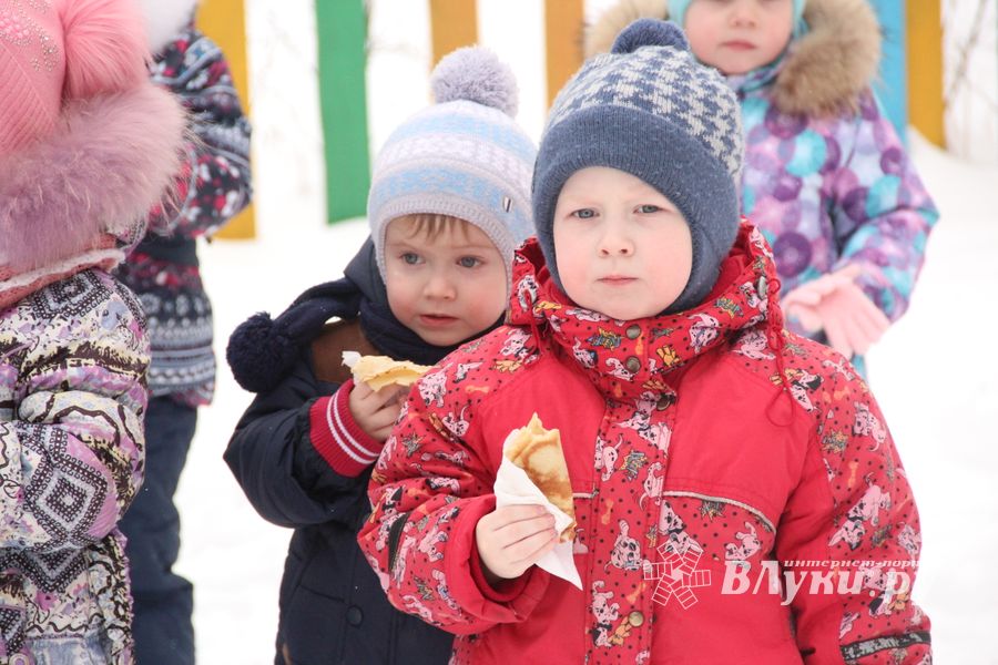 В детских садах Великих Лук празднуют Масленицу (ФОТО)