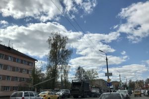 В Великих Луках мусоровоз «притёрся» к охране (ФОТО)