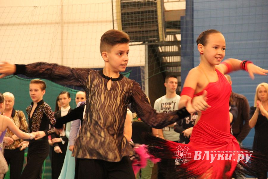 В Великих Луках прошел турнир по спортивным бальным танцам (ФОТО)
