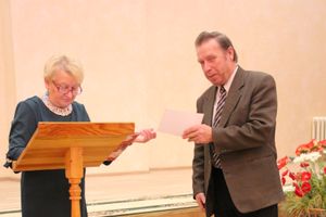 В Великих Луках ученики школы №13 поздравили своих педагогов (ФОТО)