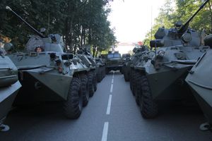 Военный парад в Великих Луках (ФОТО)