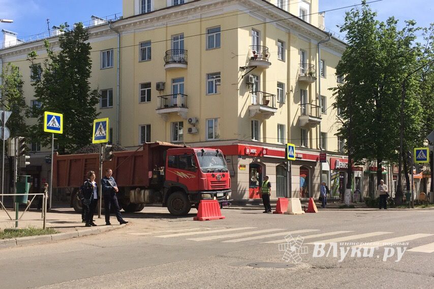 Ул. Зверева закрыта для движения (ФОТО)