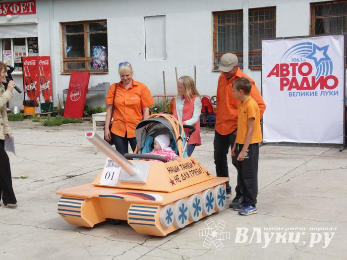 «Парад детских колясок» в День семьи, любви и верности (ФОТО)
