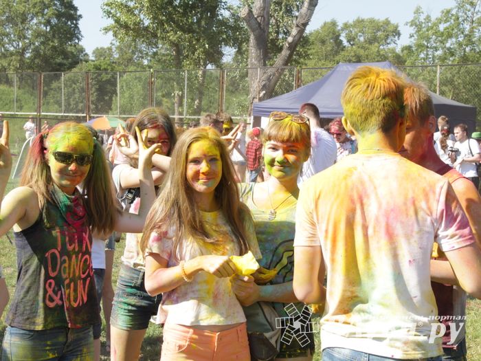 Яркие эмоции «ColorFest» в Великих Луках (ФОТО)