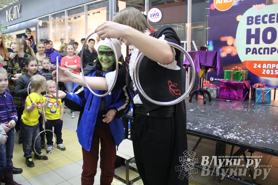 В ТЦ «Апельсин» прошла весенняя ночь распродаж