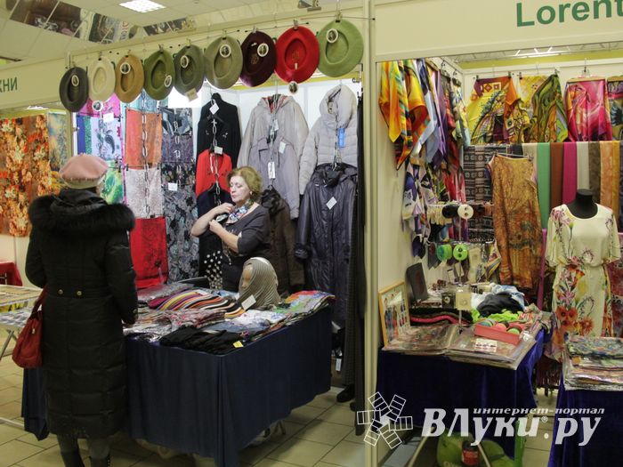 Шестая великолукская универсальная выставка открылась в Великих Луках (фото + видео)