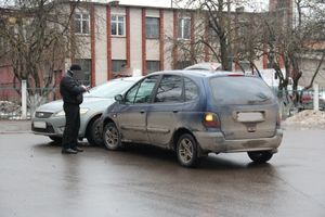 В Великих Луках не разъехались Форд и Рено (фото)
