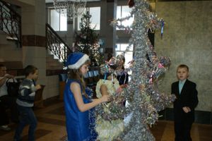 В Псковской области полицейские, артисты и общественники организовали детский праздник (фото)