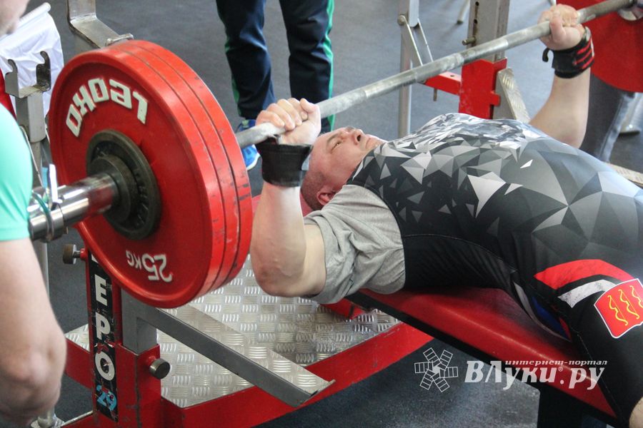 В Великих Луках состоялись Чемпионат и Первенство Псковской области по жиму штанги лежа (ФОТО)