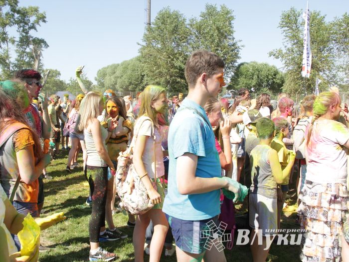 Яркие эмоции «ColorFest» в Великих Луках (ФОТО)