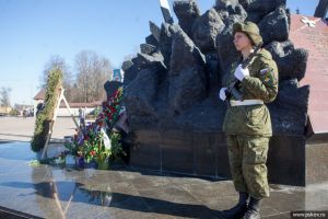 Память десантников 6-ой роты почтили воспитанницы пансиона Министерства обороны (фото)