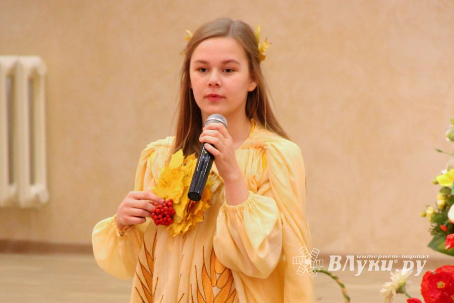 В школу №13 Великих Лук приходила осенняя сказка (ФОТО)