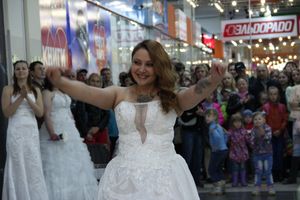 В Великих Луках бегали невесты (ФОТО)