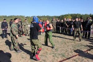 В Псковской области бойцы ОМОН сдавали экзамен на черный берет (фото)