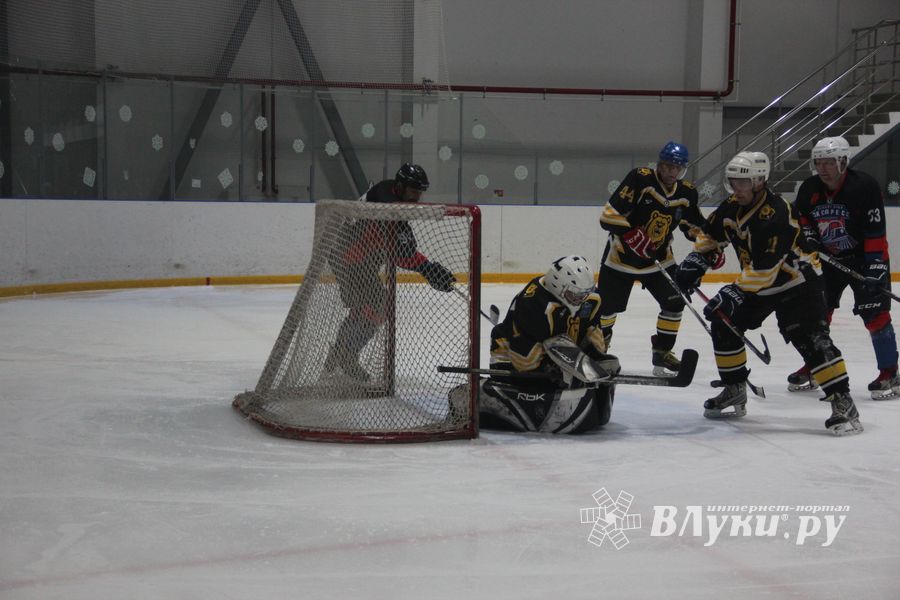 Великолучане обыграли псковских медведей в «Айсберге» (ФОТО)