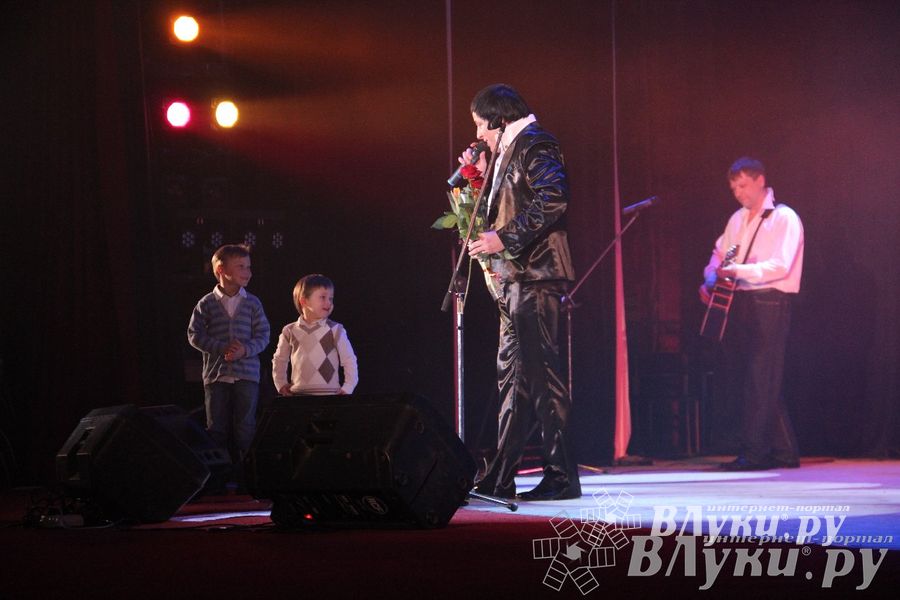 В ДК ЛК состоялся концерт Юрия Михайлова