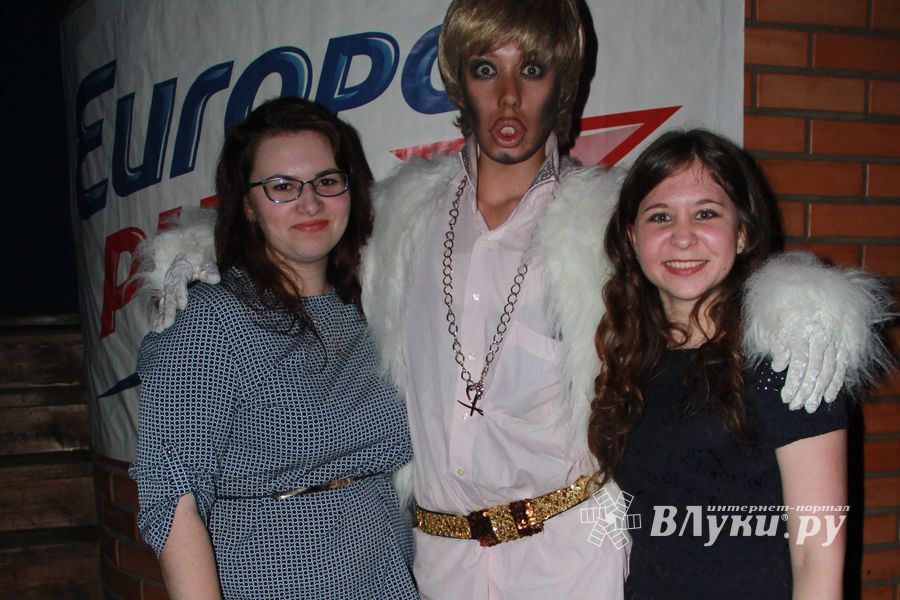 Радиостанции «Авторадио Великие Луки» и «Европа Плюс Великие Луки» отметили свой профессиональный праздник (фото)