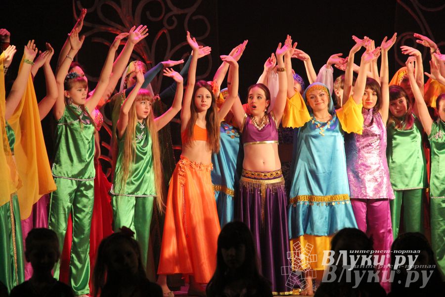  В ДК им. Ленина состоялся отчетный концерт студии восточного танца «Восточные сладости» (фото)