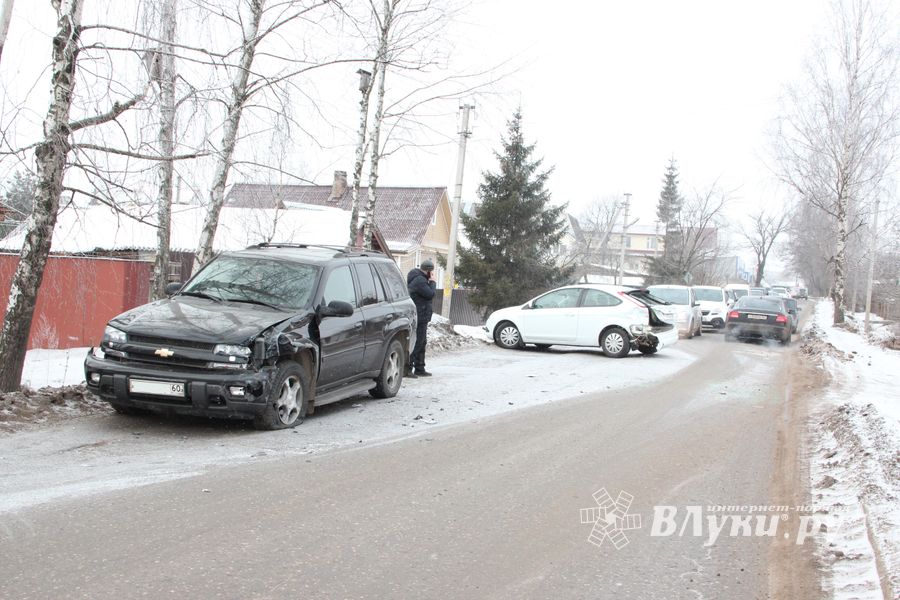ДТП  в районе улицы 3-й Уд. Армии (ФОТО)