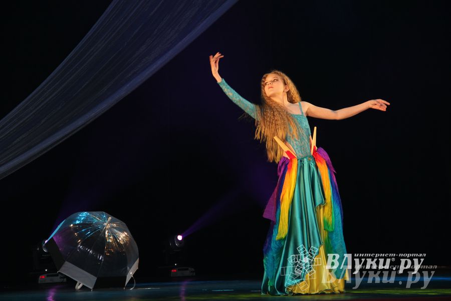 В ДК ЛК прошел музыкально-танцевальный спектакль «Босиком по млечному пути» (фото)