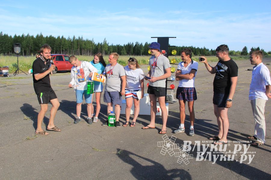 В Великих Луках прошел I этап Открытого чемпионата г. Великие Луки по Drag Racing (фото)