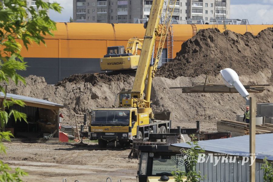 В Великих Луках полным ходом идёт бетонная подготовка  физкультурно-оздоровительного комплекса (ФОТО)