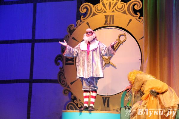 «Принцессу на горошине» и «Свинопаса» показал Великолукский драматический театр (фото)