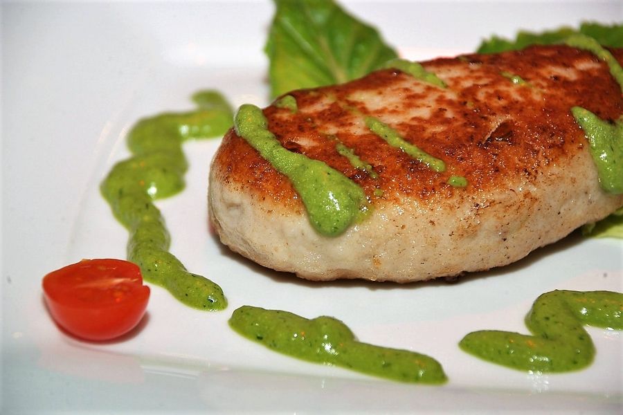 8 марта прекрасных дам приглашают в «Гости»  (ФОТО)