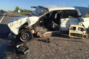 В Великих Луках столкнулись ВАЗ и Фольксваген (фото)