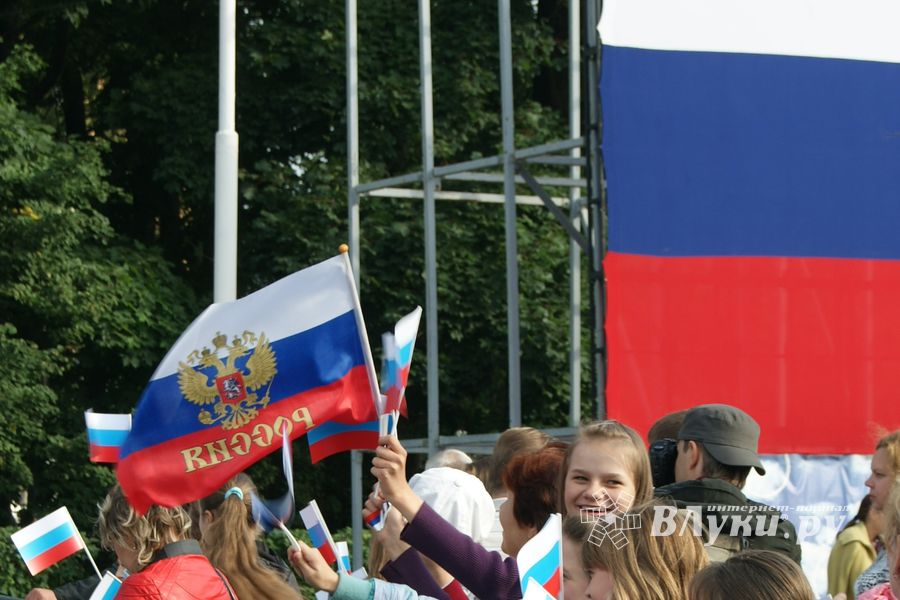 Празднование Дня флага в Великих Луках