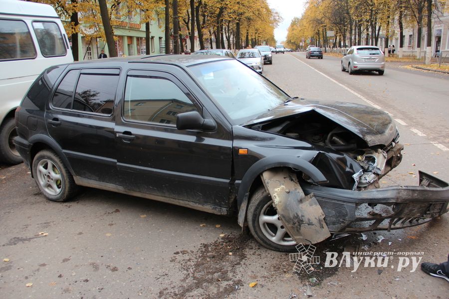 ДТП на проспекте Ленина в Великих Луках (ФОТО)