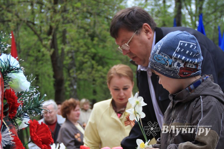 Торжественный митинг на мемориальном воинском захоронении