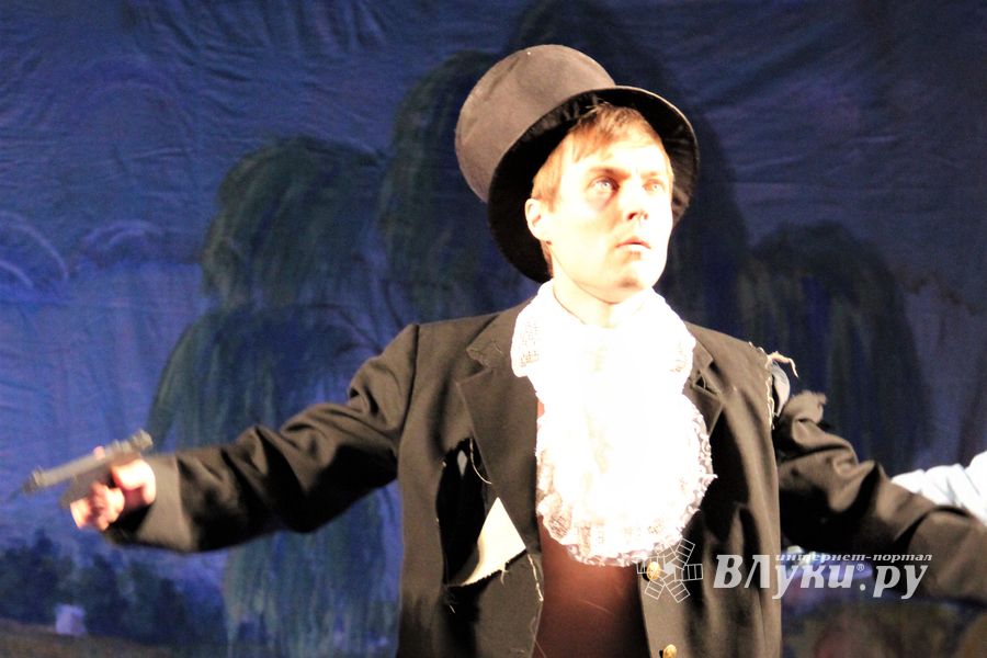 Кони стоят пьяные, хлопцы запряженные — в ГДК Ленина сыграли «Свадьбу в Малиновке» (ФОТО)