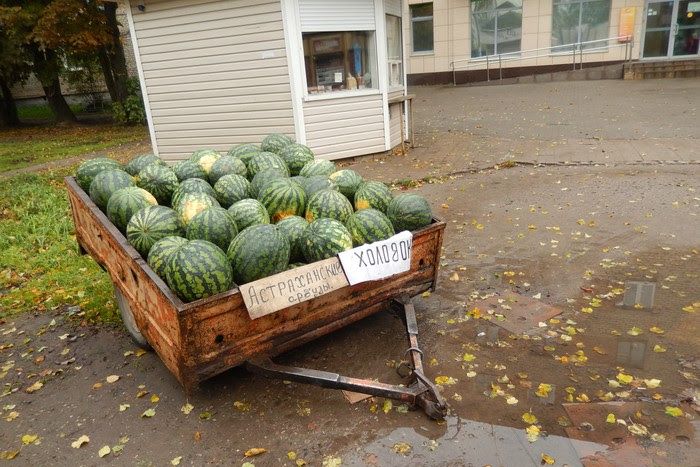 Великолучанин возмущается «ущербной, грязной торговлей в центре города» (ФОТО)