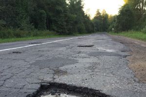 Ремонт дорог в Псковской области — «заплевать» и нарисовать (ФОТО)