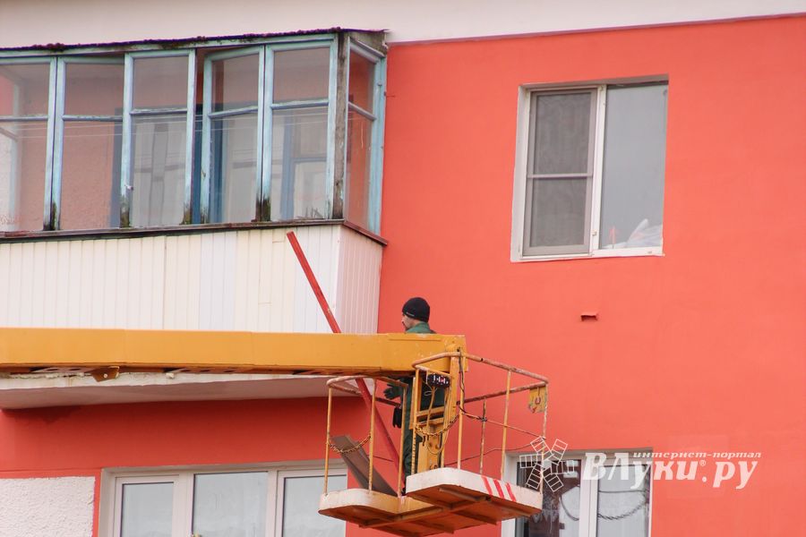 В Великих Луках доделывают капитальные ремонты домов (ФОТО)