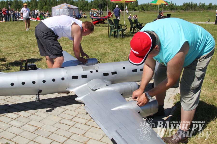 В Великих Луках прошел Фестиваль авиамодельного спорта (фото)