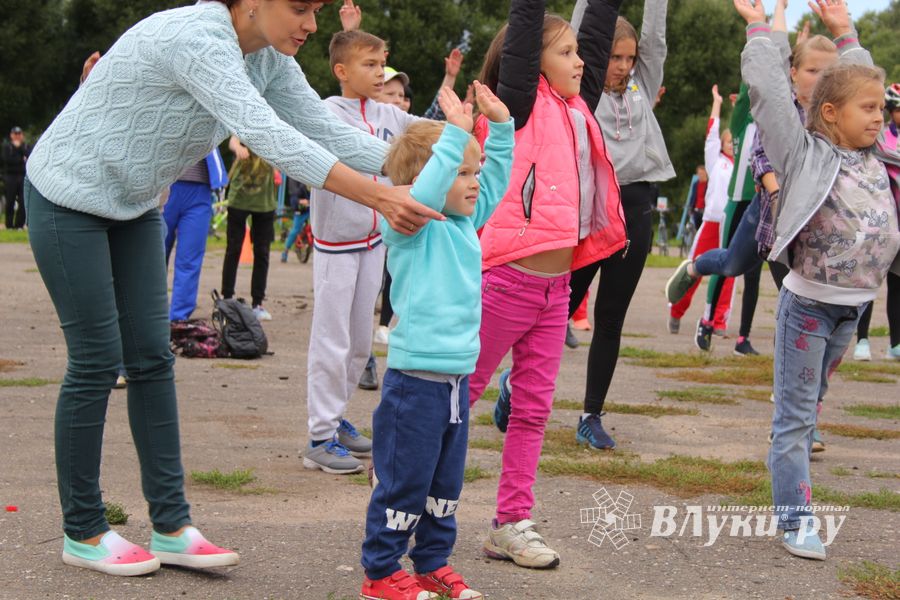 В Великих Луках прошёл Велопарад (ФОТО)