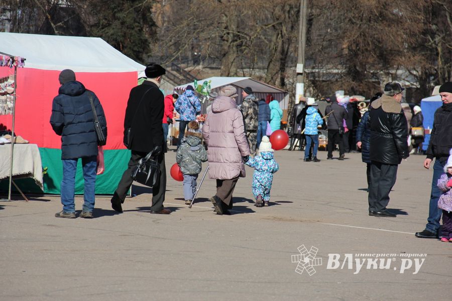 В Великих Луках празднуют День воссоединения Крыма с Россией (ФОТО)