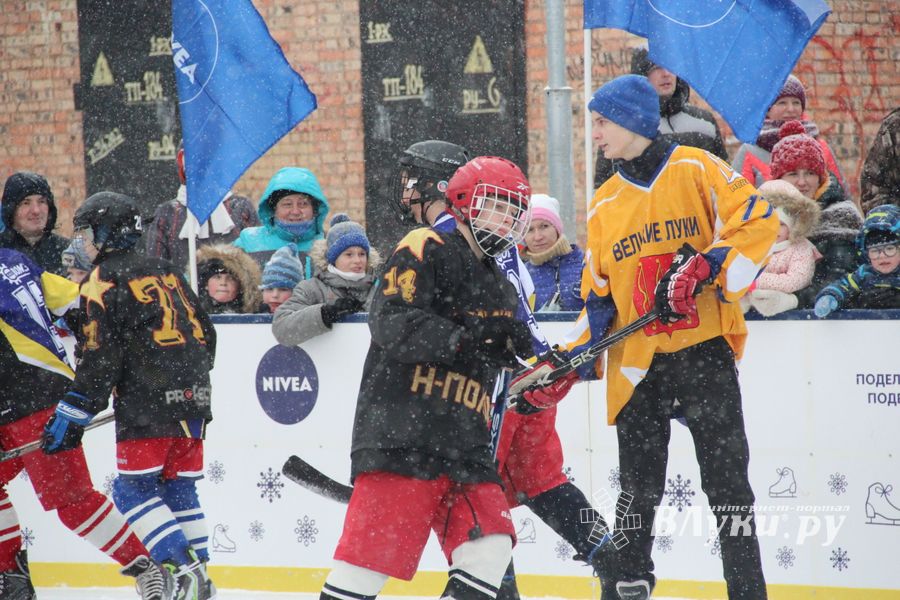 В Великих Луках появился новый каток (ФОТО)