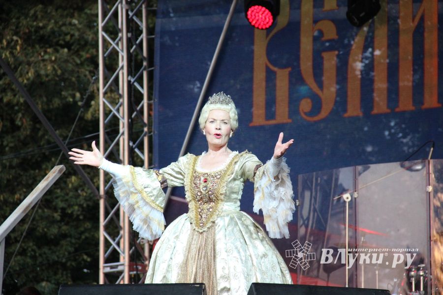 Людмила Чурсина и Пелагея поздравили Великие Луки с 850-летием (ФОТО)