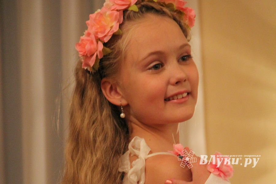 Фотосессия финалисток конкурса «Маленькая красавица Великие Луки 2014»