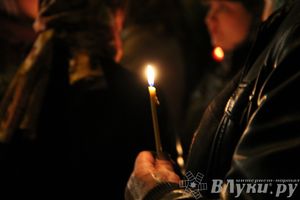 Крестным ходом встредили великолучане светлый праздник Пасхи