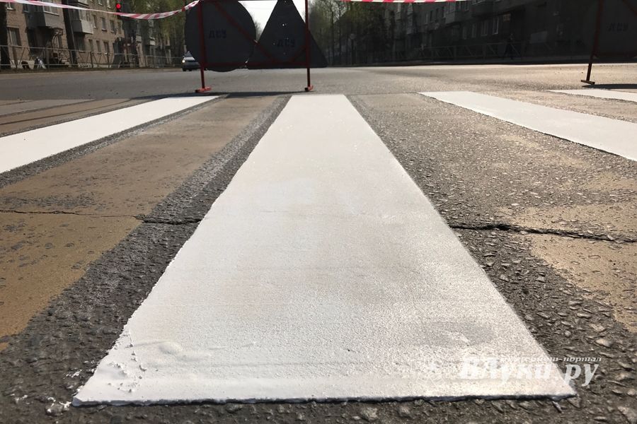 На пр. Гагарина рисуют «зебру» (ФОТО)