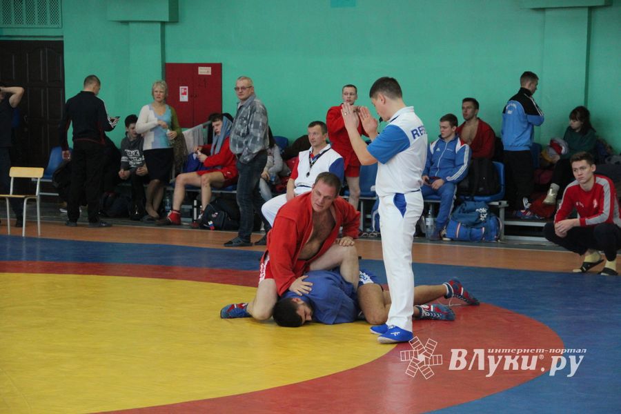 Самбисты поборолись на крупном турнире в Великих Луках (ФОТО)