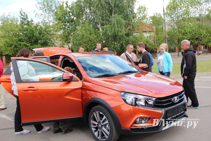 Презентация новой модели LADA Vesta Cross состоялась в Великих Луках (ФОТО)