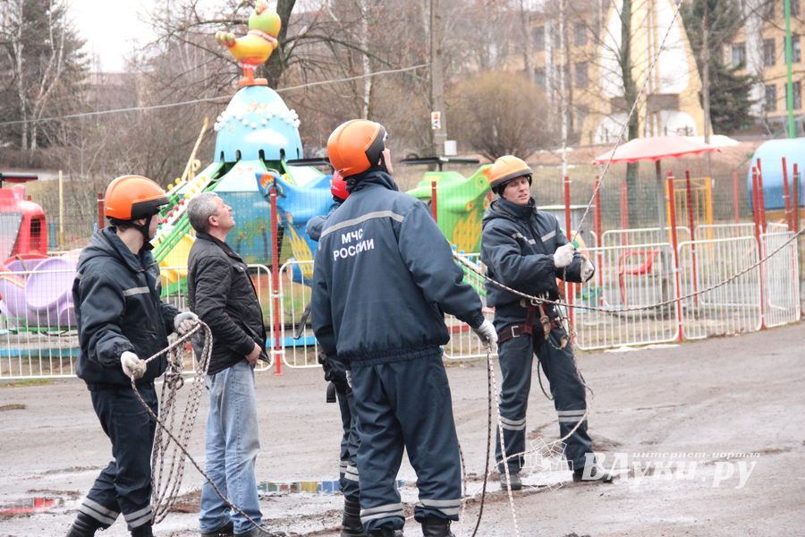 В Великих Луках в Парке культуры и отдыха полным ходом идёт подготовка к празднованию Масленицы (фото)