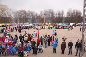 В Великих Луках проходит Весенняя ярмарка