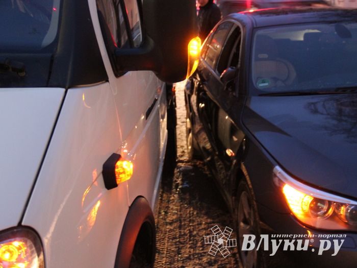 В Великих Луках сегодня «день жестянщика»