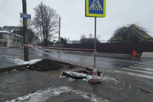 В Великих Луках устанавливают новые светофоры (ФОТО)